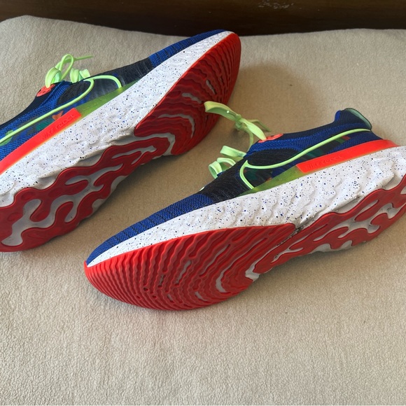 Nike infinity run size 11. Obsidian/bright crimson colour way. - Picture 5 of 7